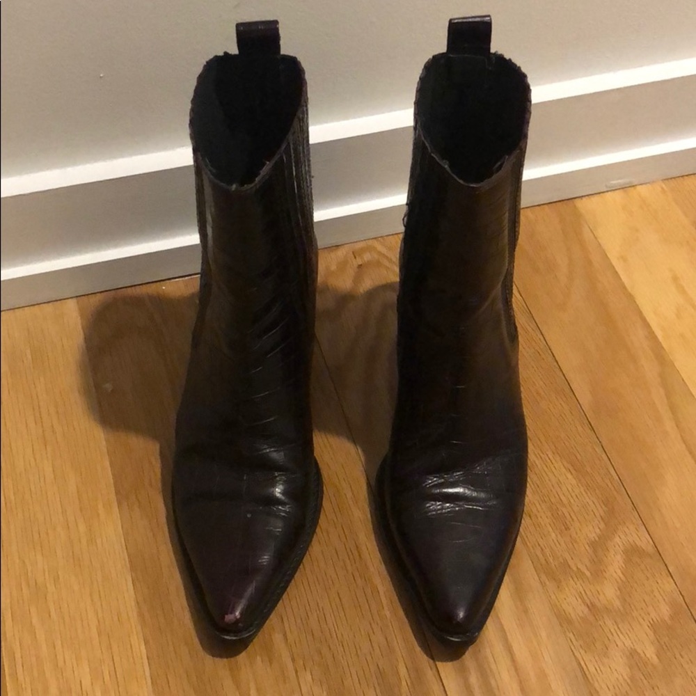 Gorgeous croc print Cowboy boots